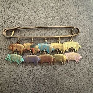 Flying Pigs brooch/Pin